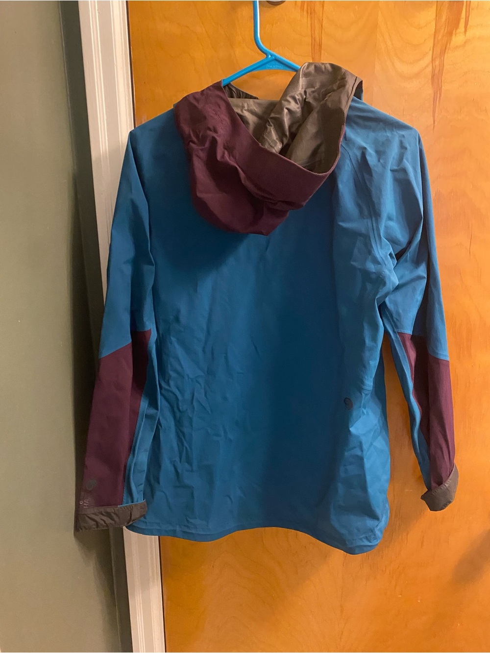 Mountain Hardwear Teal Raincoat with Burgundy Accents - Picture 3 of 3